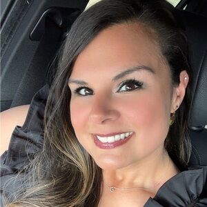 Meet your Posher, Leslie